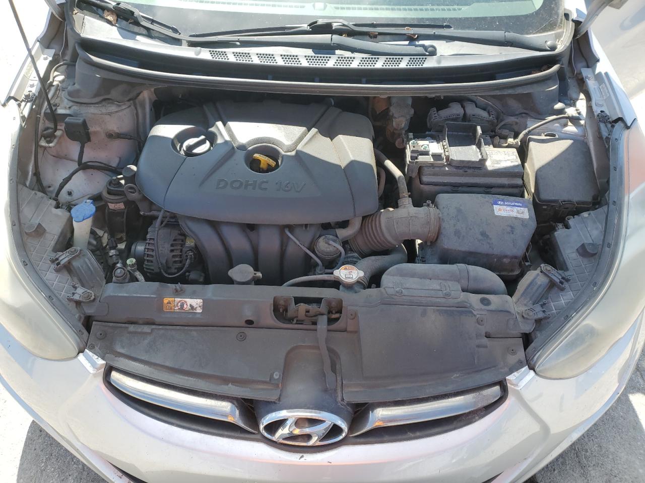 2012 Hyundai Elantra - Image 11