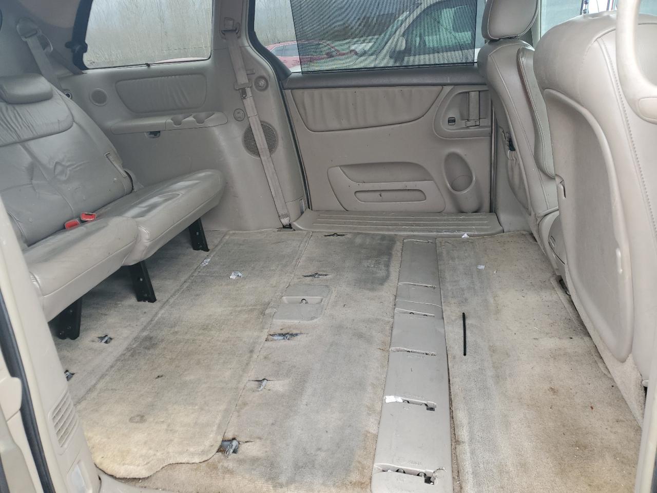 2006 Toyota Sienna - Image 11