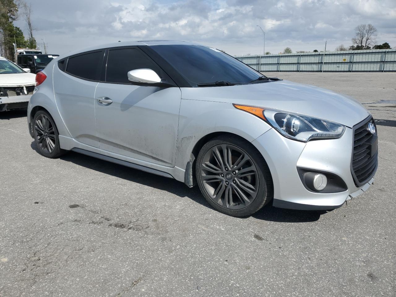 2016 Hyundai Veloster - Image 4