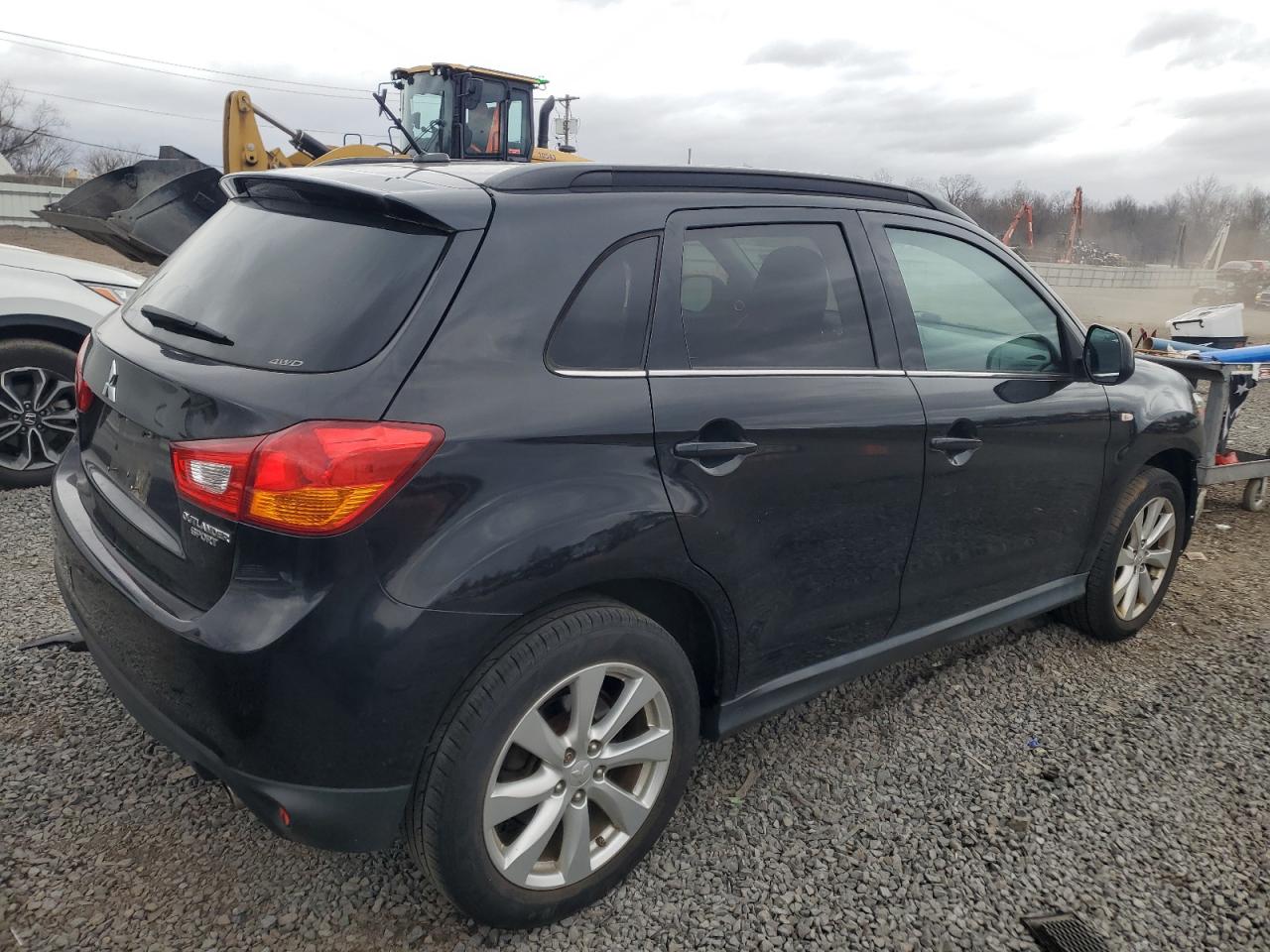 2015 Mitsubishi Outlander - Image 3