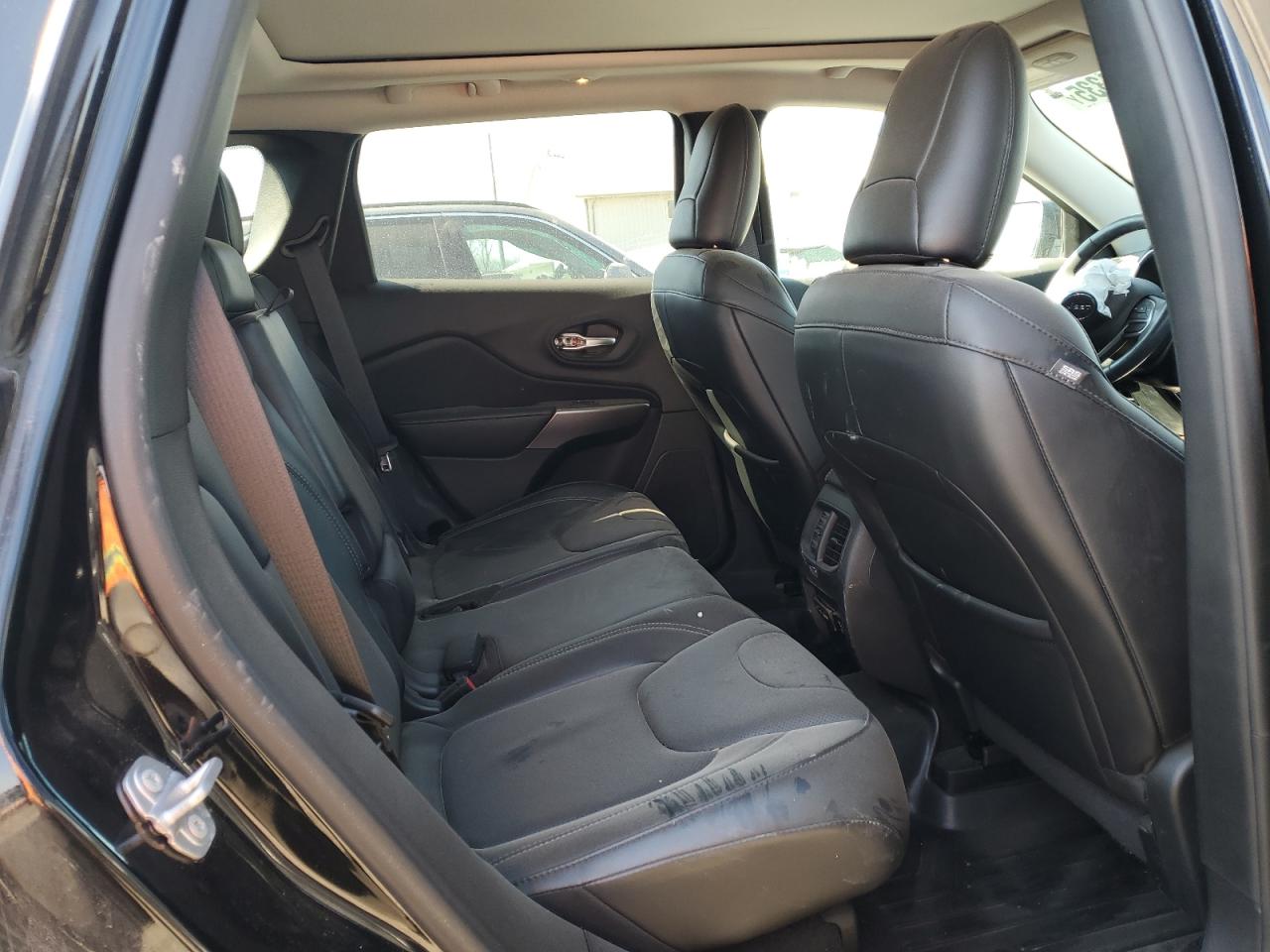 2019 Jeep Grand Cherokee - Image 11
