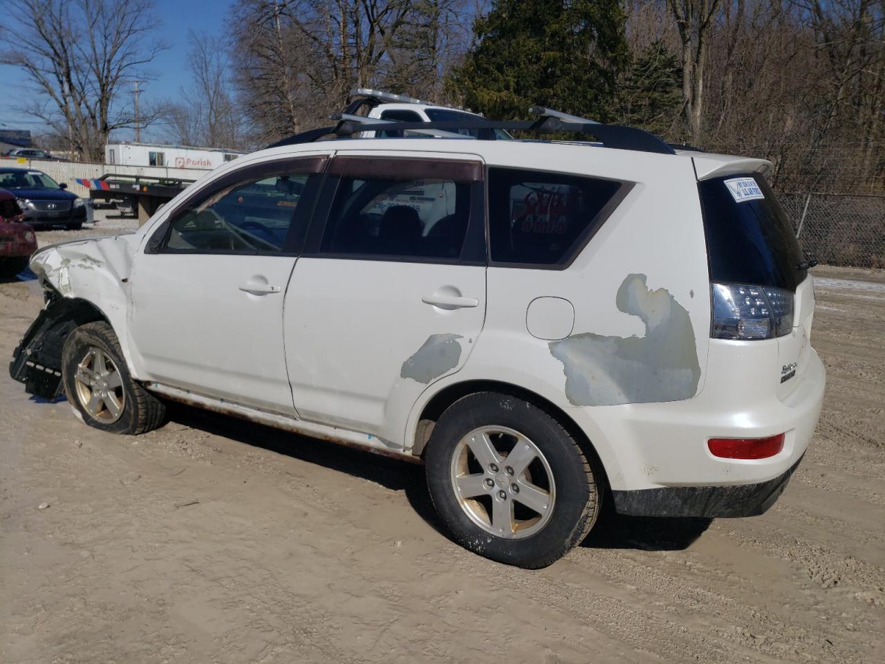 2010 Mitsubishi Outlander - Image 2