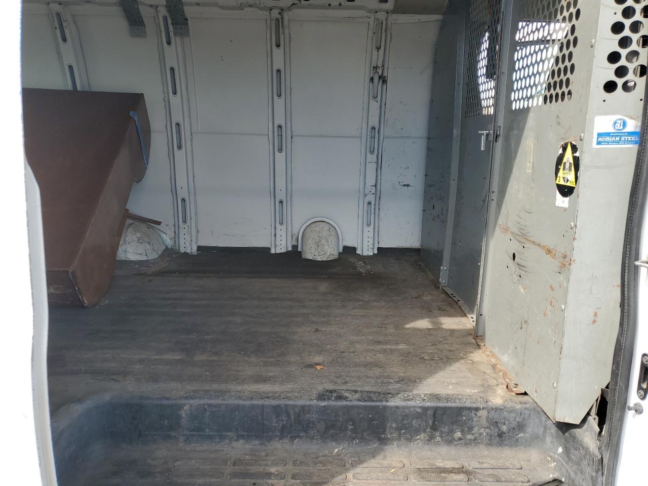 2005 Chevrolet Express - Image 11