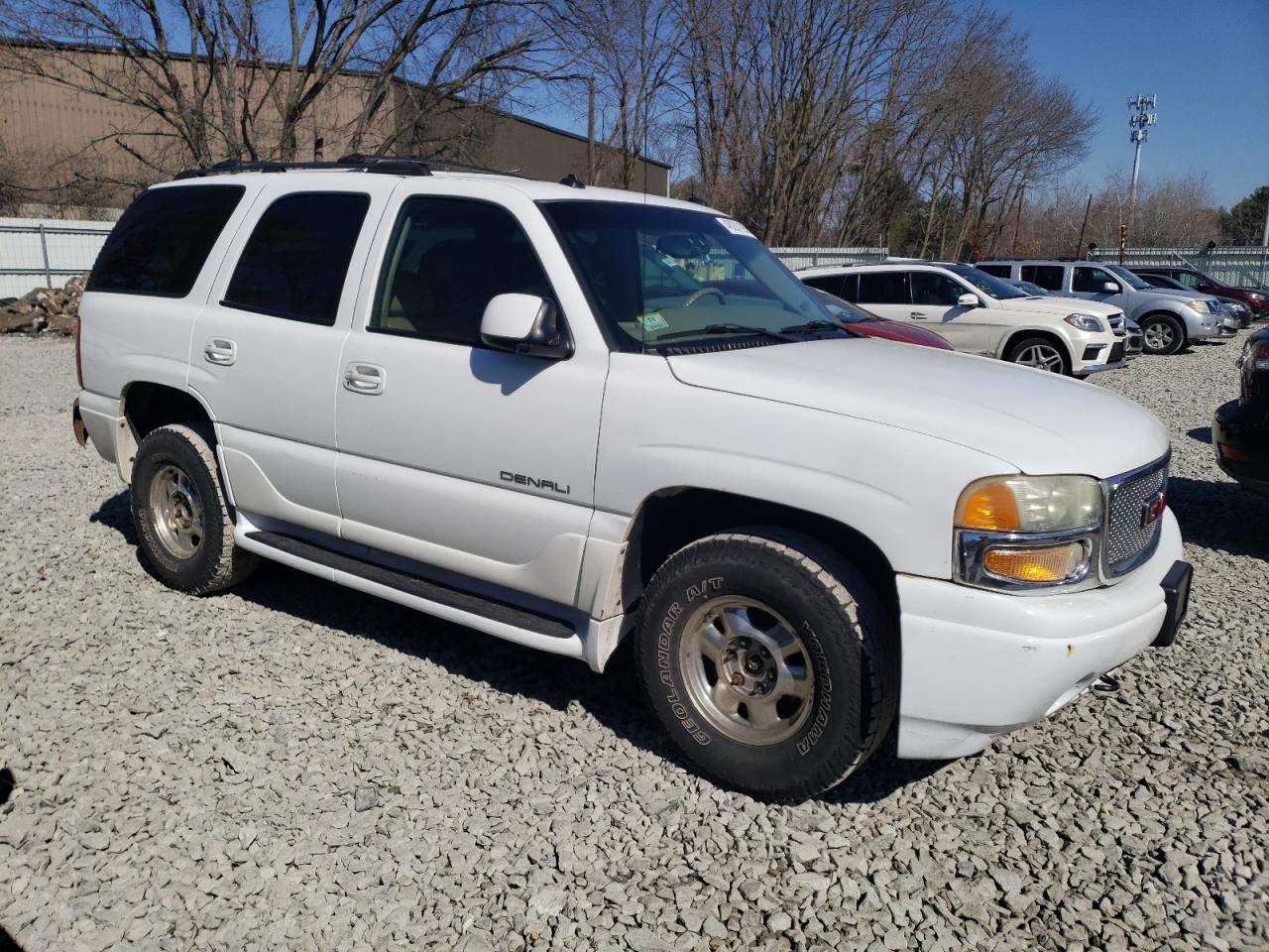 2003 GMC Yukon - Image 4