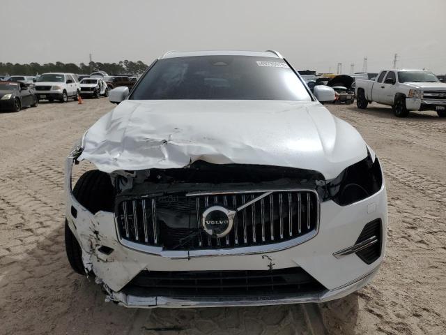  VOLVO XC60 B5 IN 2022 Biały