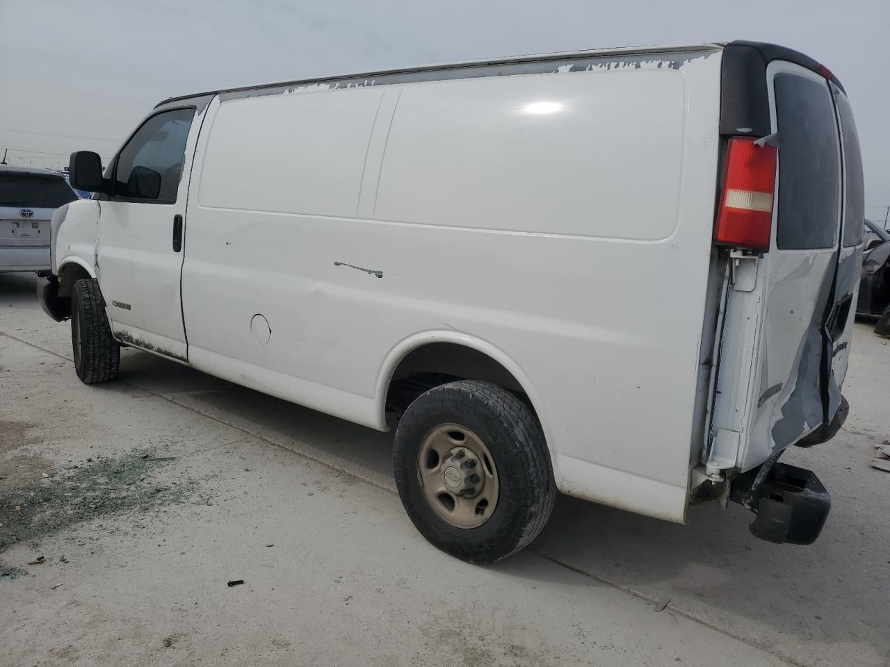 2006 Chevrolet Express - Image 2