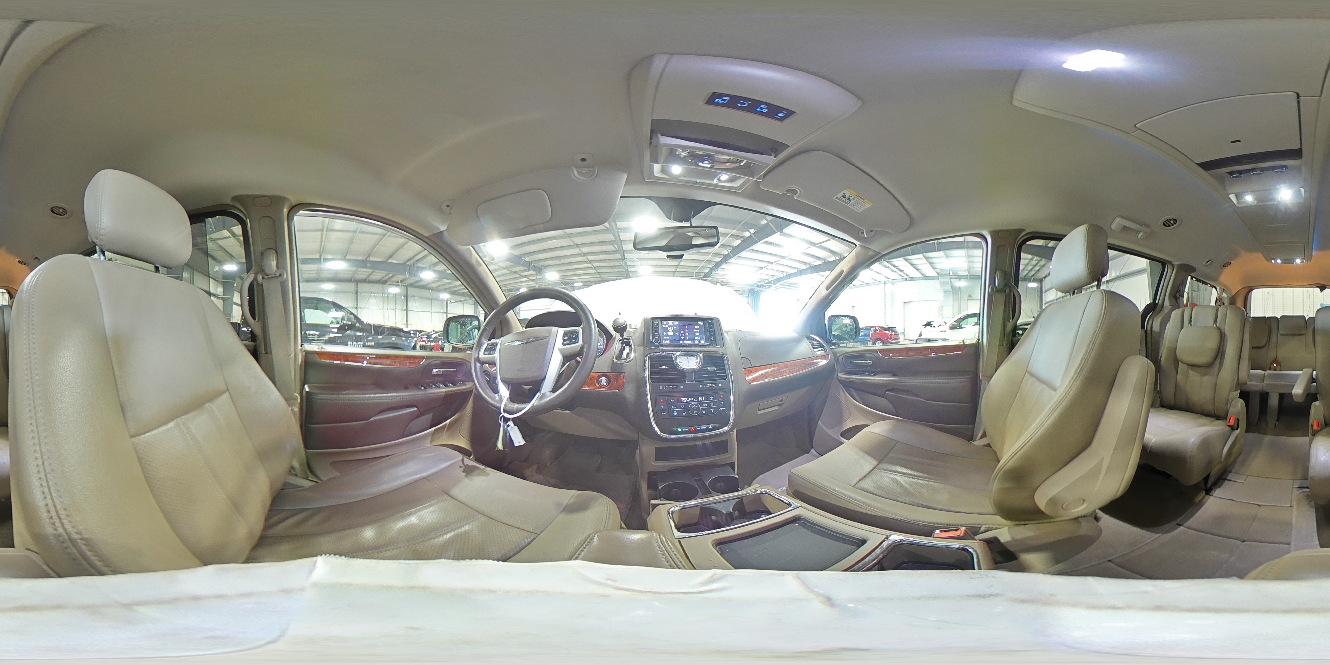 2015 Chrysler Town & Country - Image 16