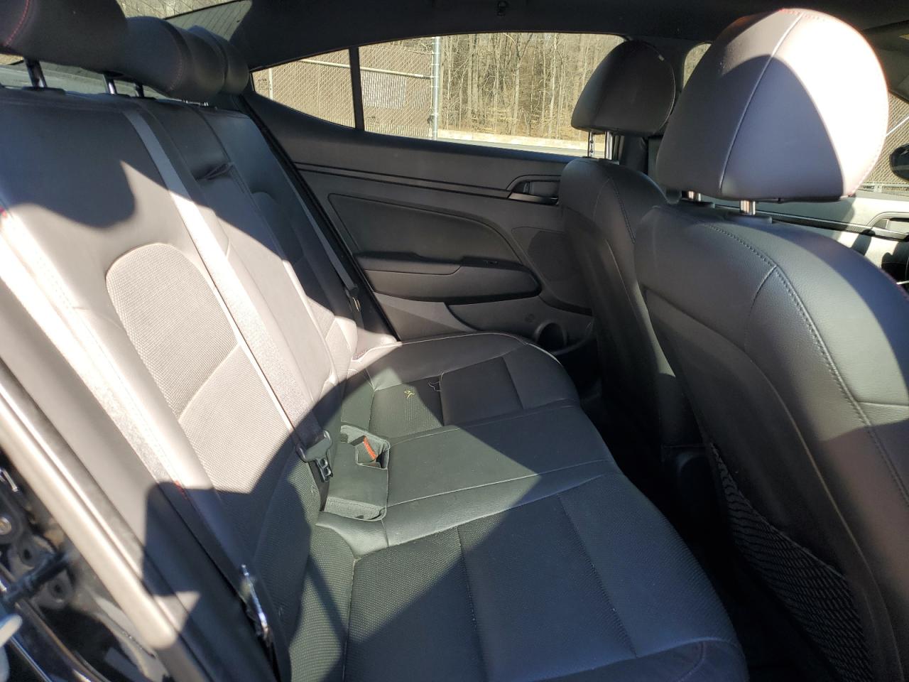 2018 Hyundai Elantra - Image 10