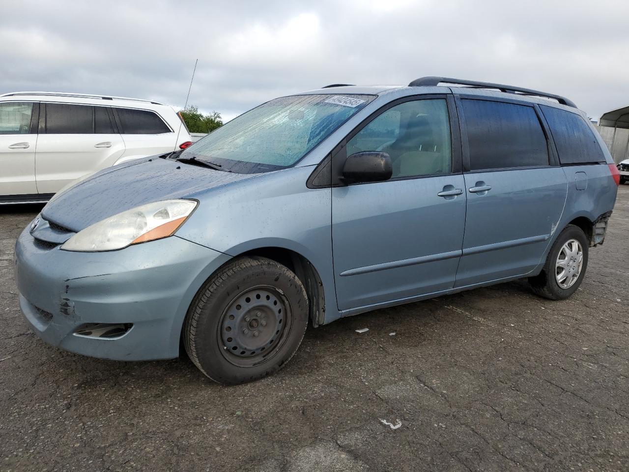 2010 Toyota Sienna - Image 1
