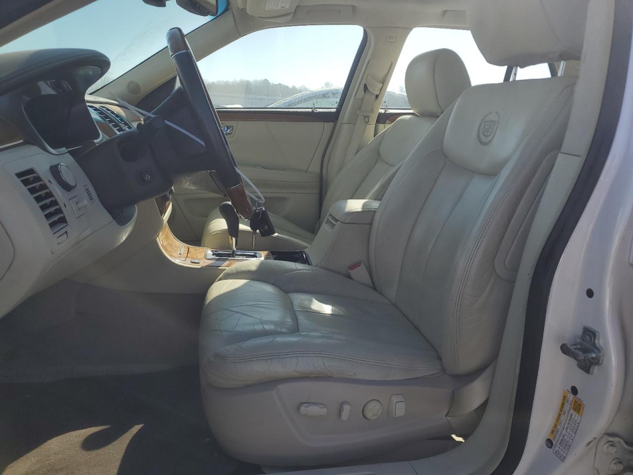 2011 Cadillac DTS - Image 7