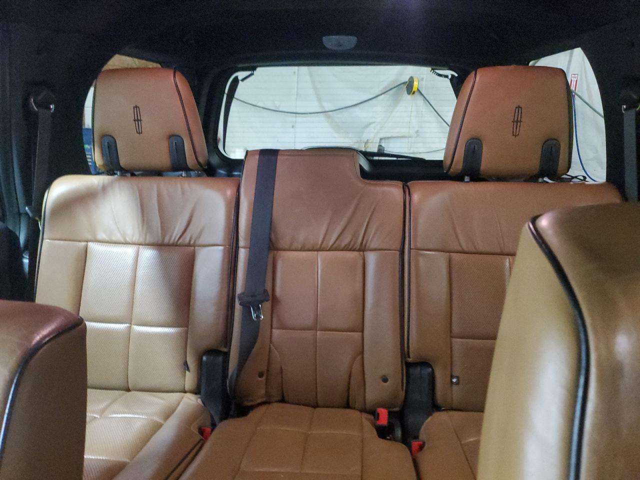 2014 Lincoln Navigator - Image 10