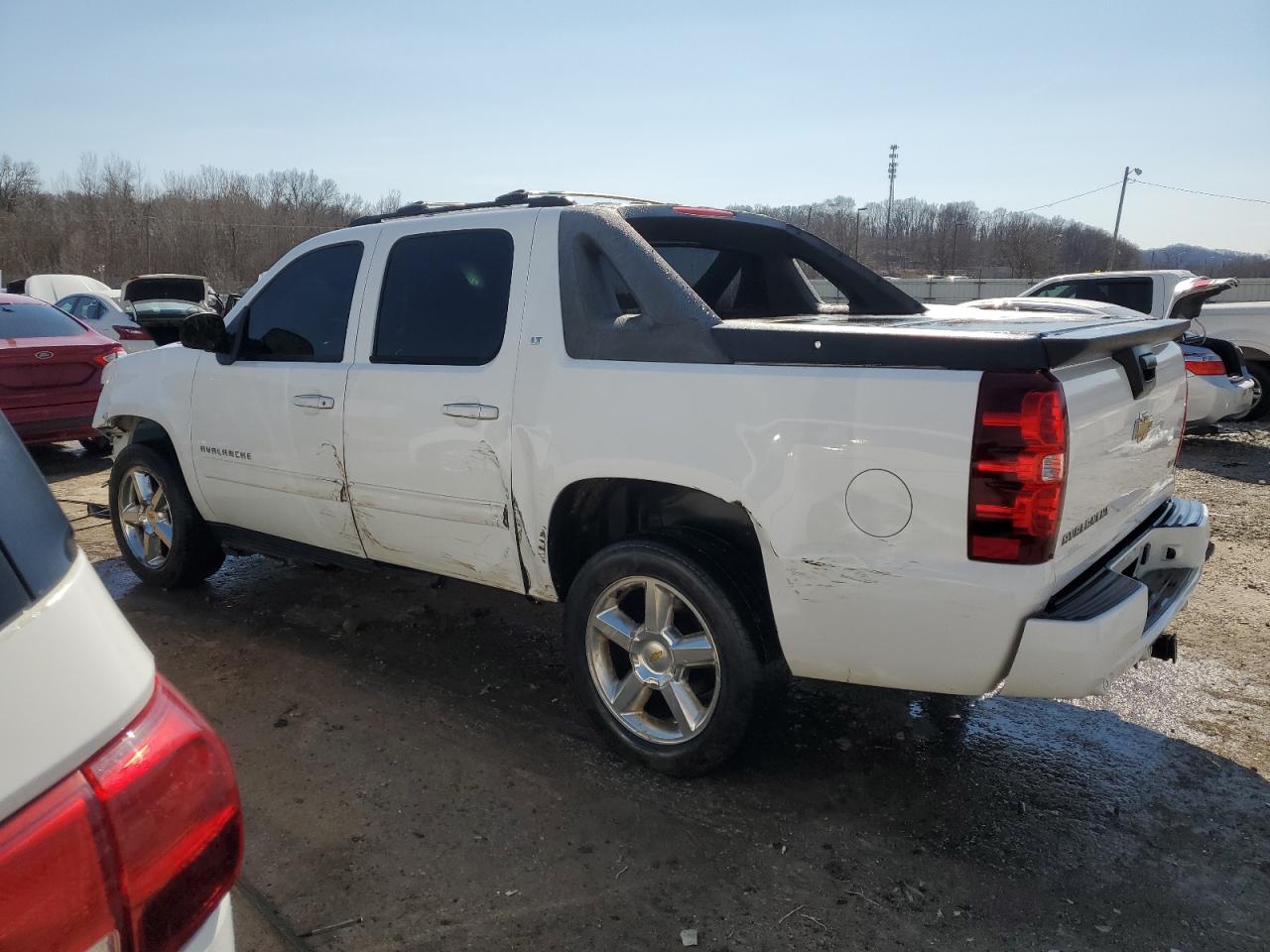 2011 Chevrolet Avalanche - Image 2
