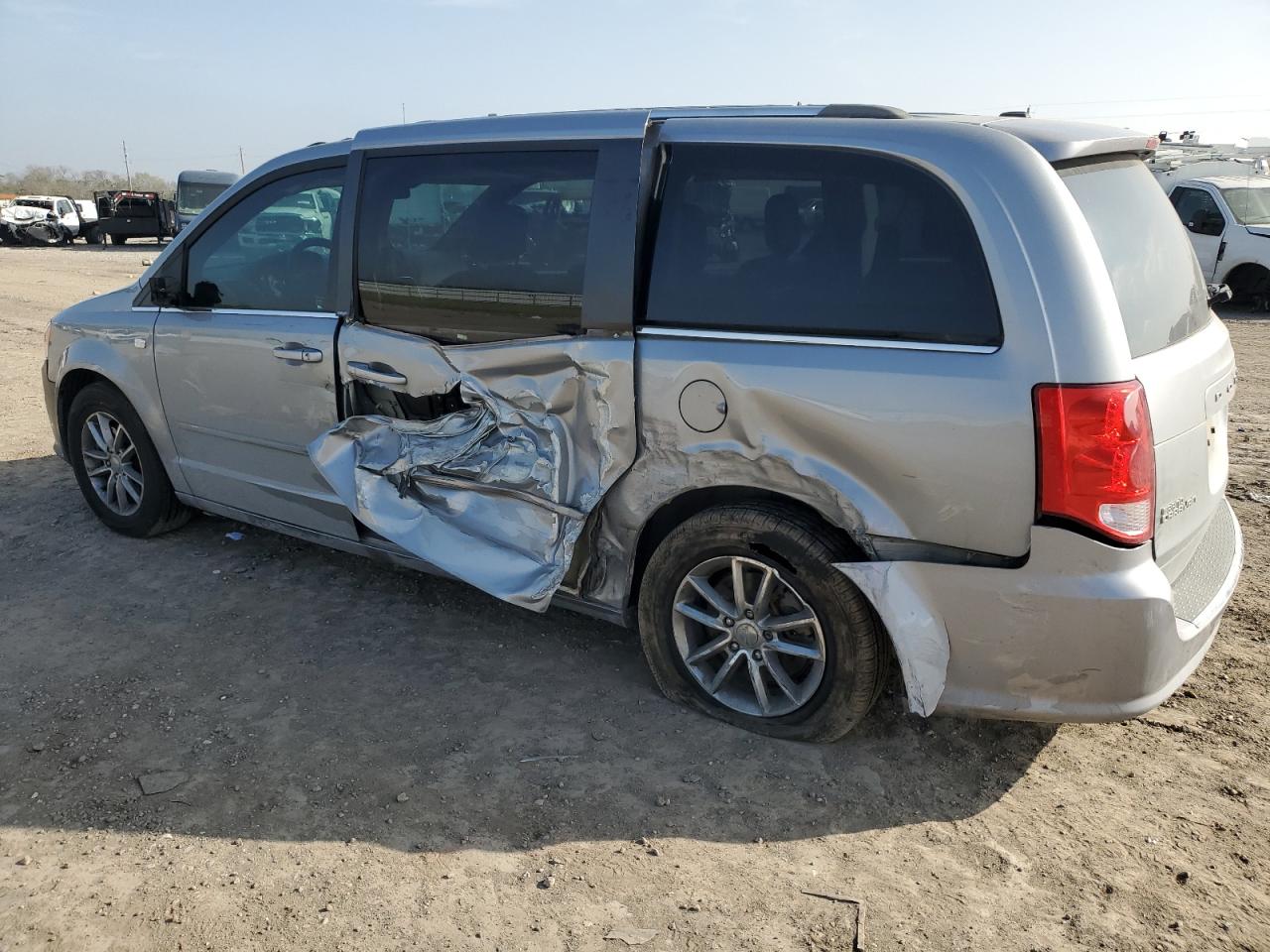 2014 Dodge Caravan - Image 2