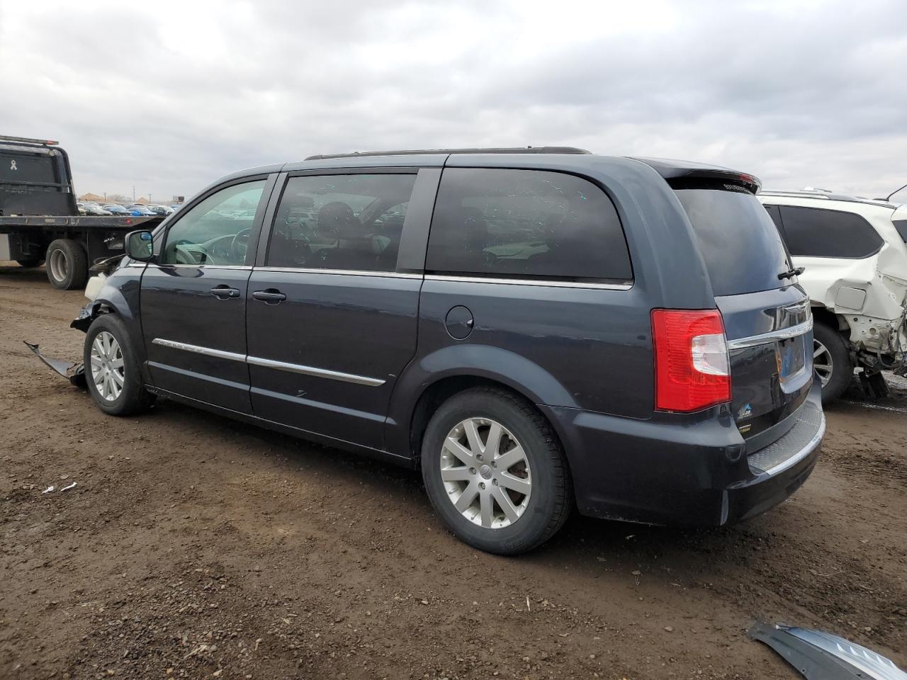 2014 Chrysler Town & Country - Image 2