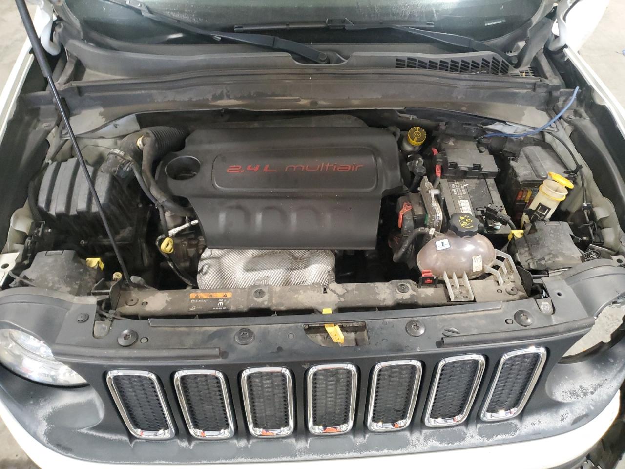 2017 Jeep Renegade - Image 12