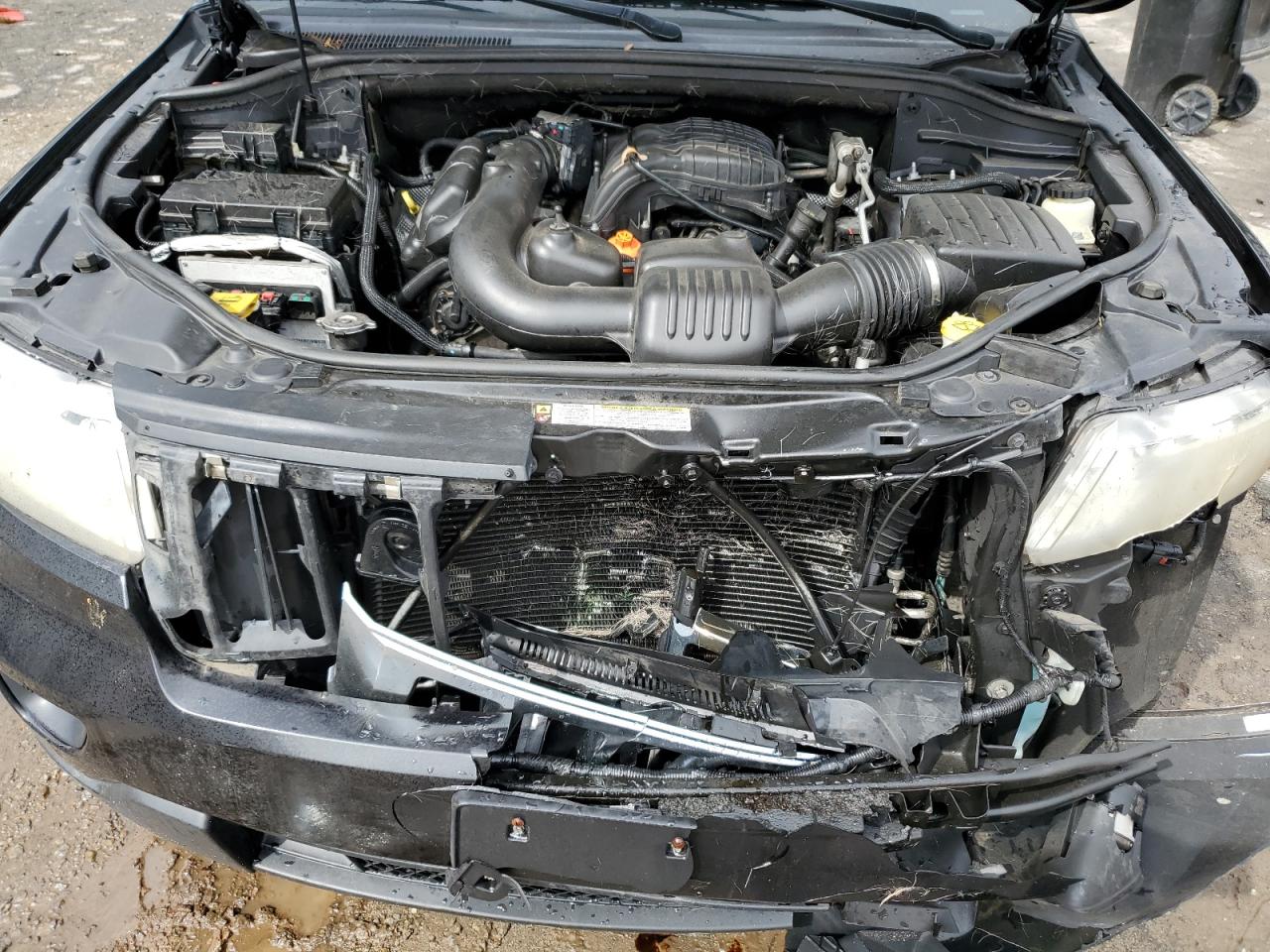 2013 Jeep Grand Cherokee - Image 12