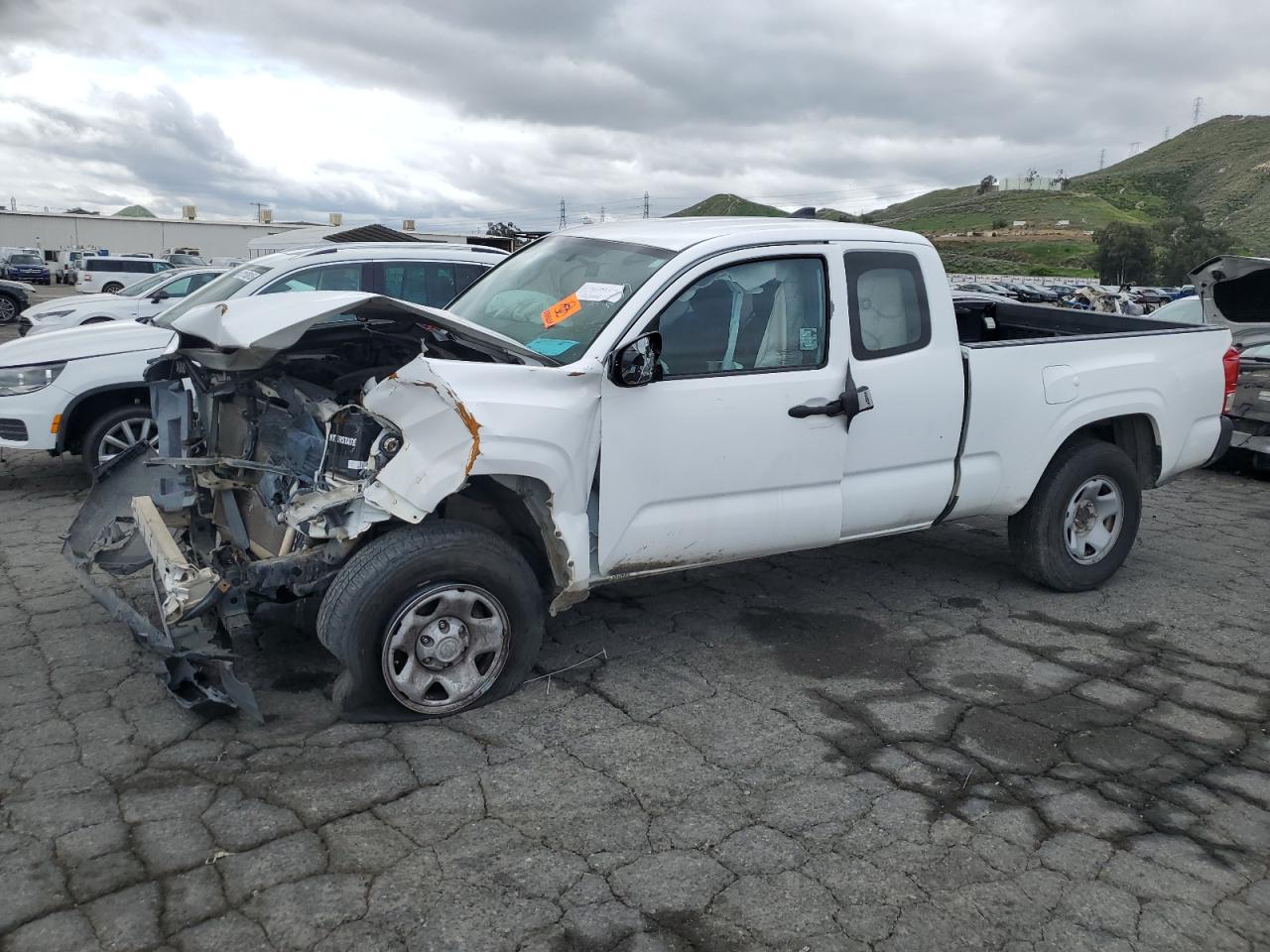 2017 Toyota Tacoma Access Cab იყიდება Colton-ში, CA - Front End