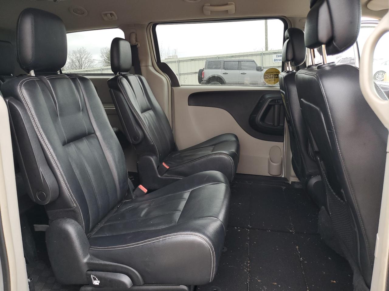 2014 Chrysler Town & Country - Image 12