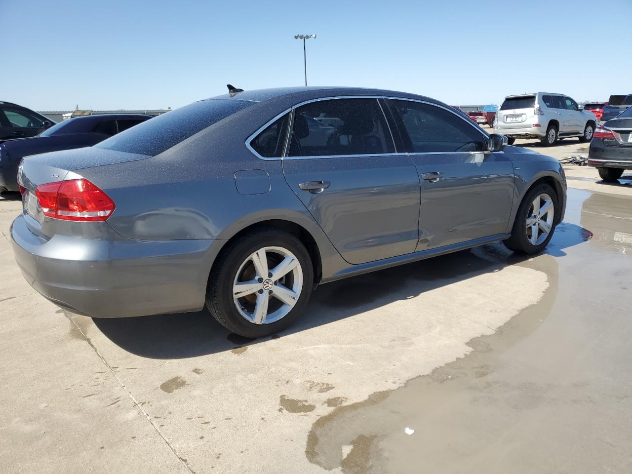 2015 Volkswagen Passat - Image 3