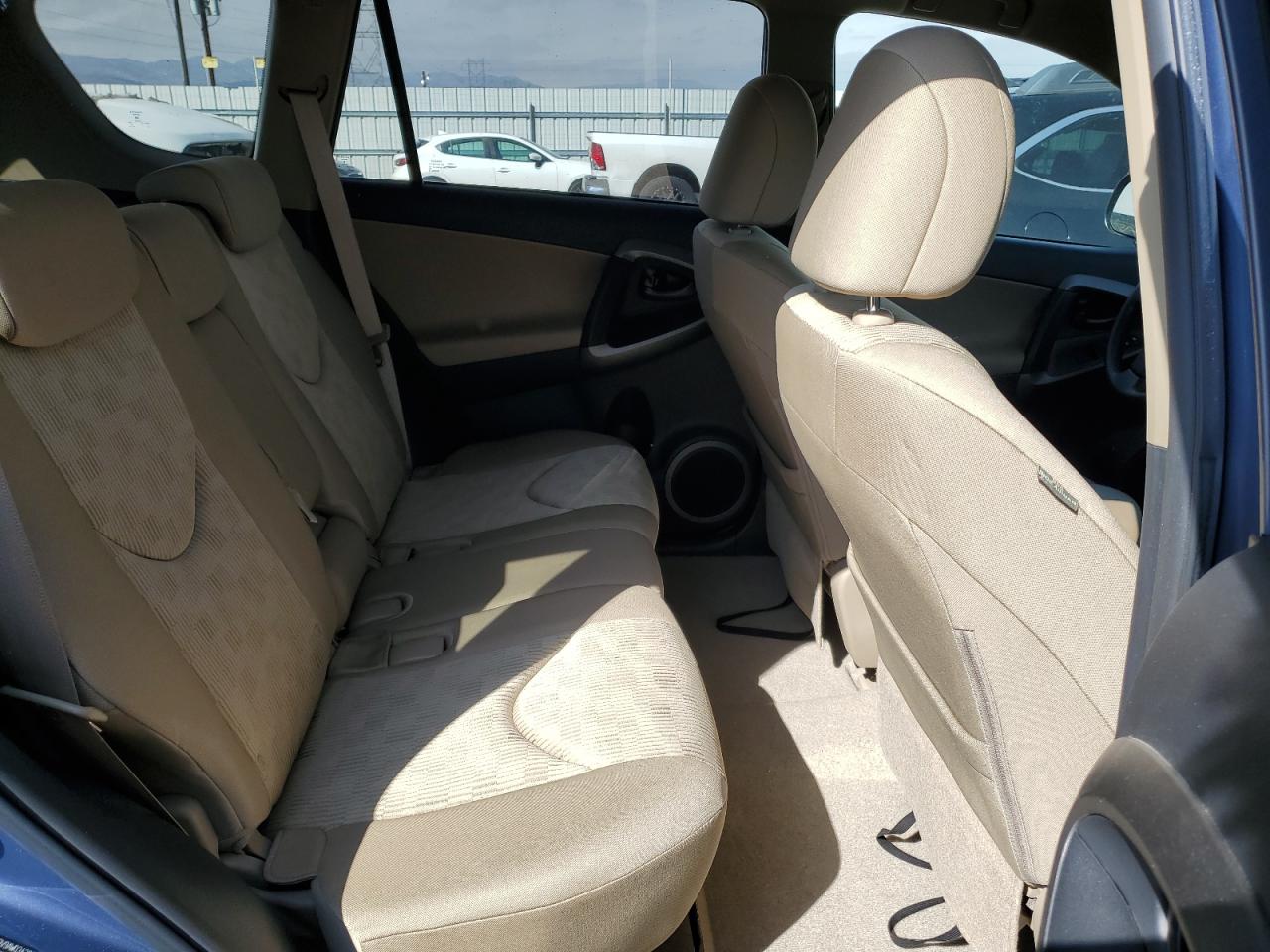 2010 Toyota RAV 4 - Image 11