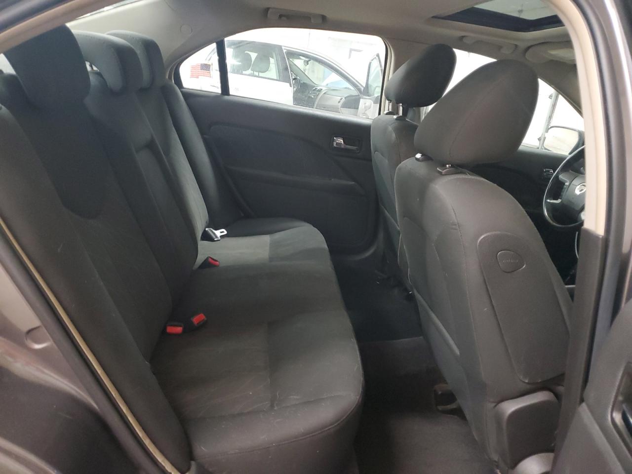 2010 Mercury Milan - Image 10