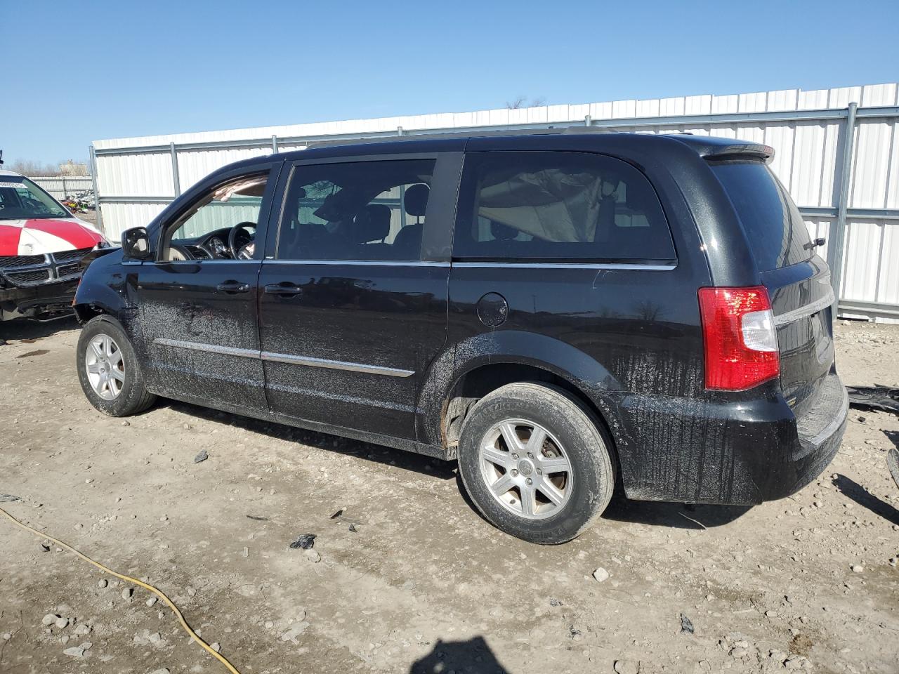 2013 Chrysler Town & Country - Image 2