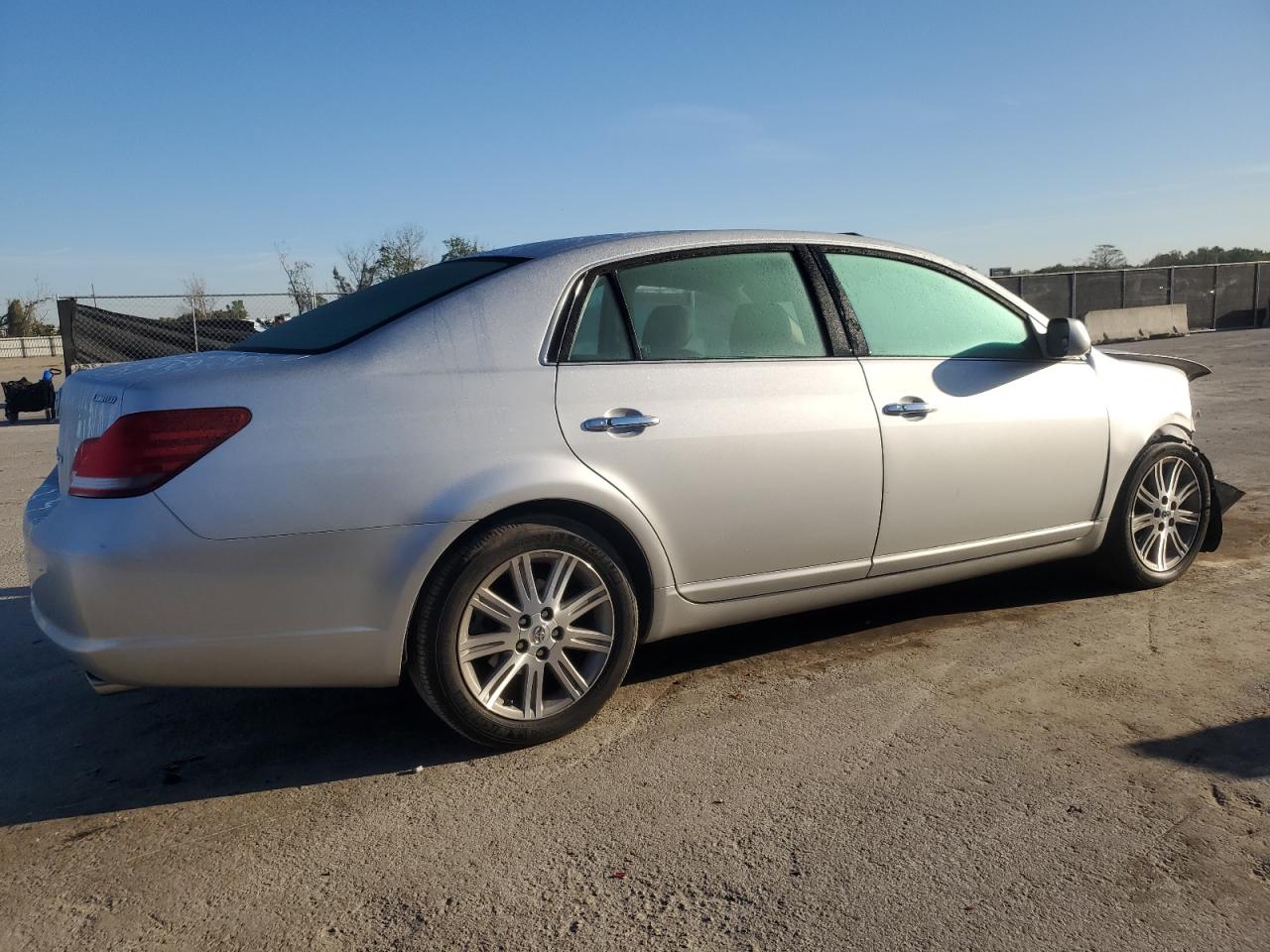 2008 Toyota Avalon - Image 3