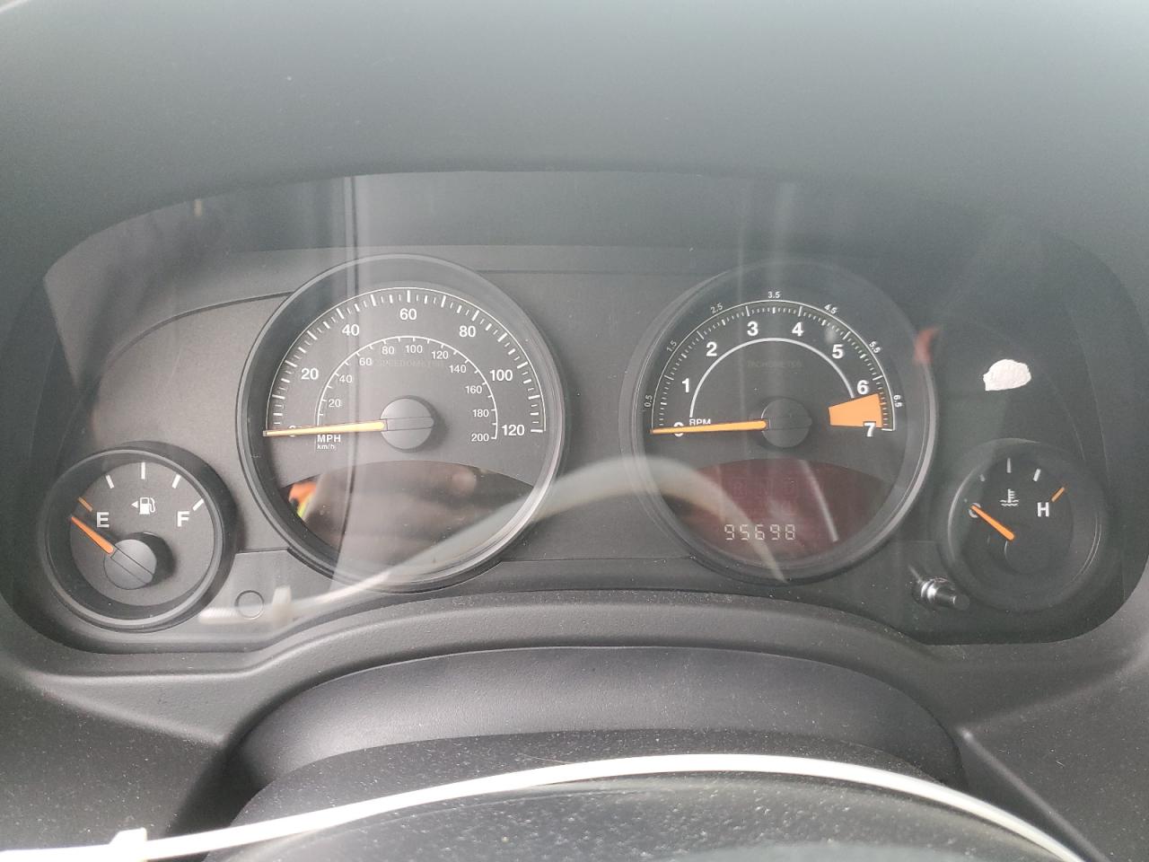 2015 Jeep Liberty (Patriot) - Image 9