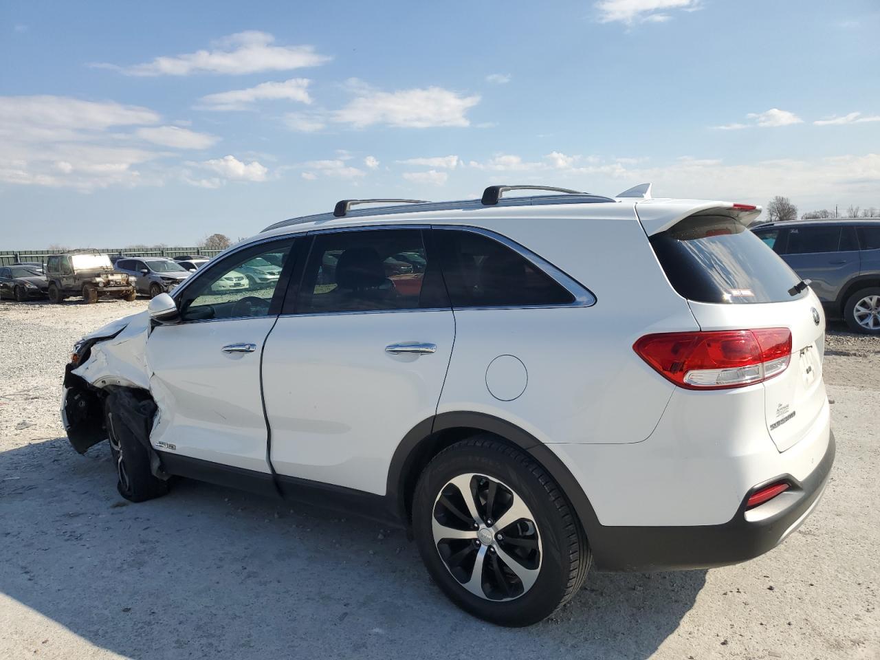 2016 Kia Sorento - Image 2
