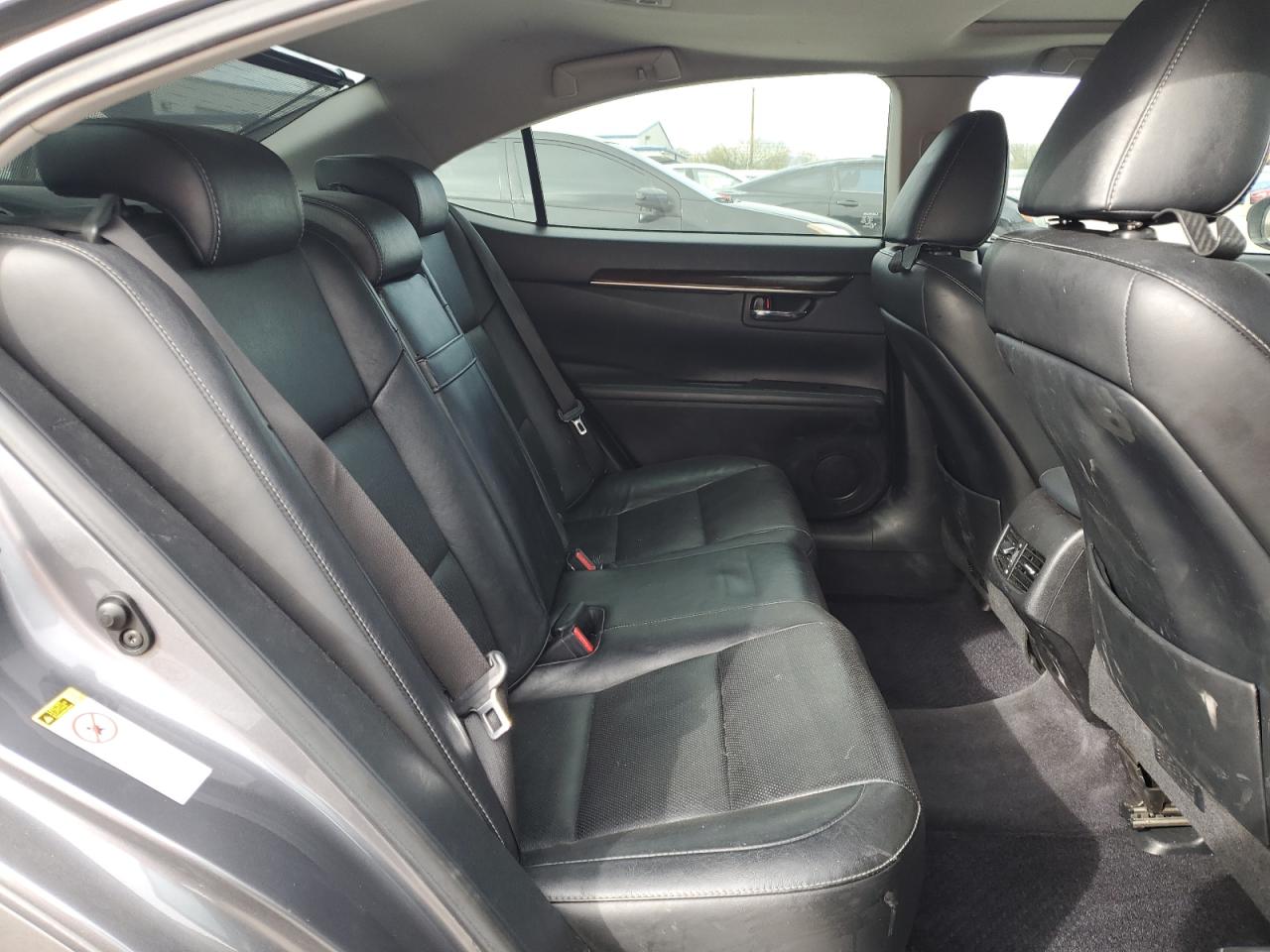 2014 Lexus ES - Image 10