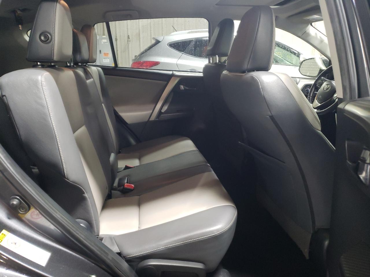 2015 Toyota RAV 4 - Image 10