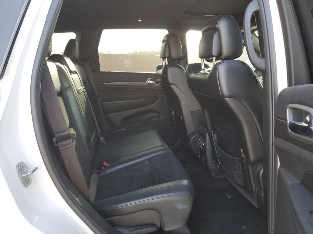 2017 Jeep Grand Cherokee - Image 11