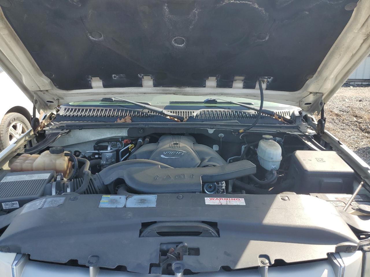 2005 Cadillac Escalade - Image 12