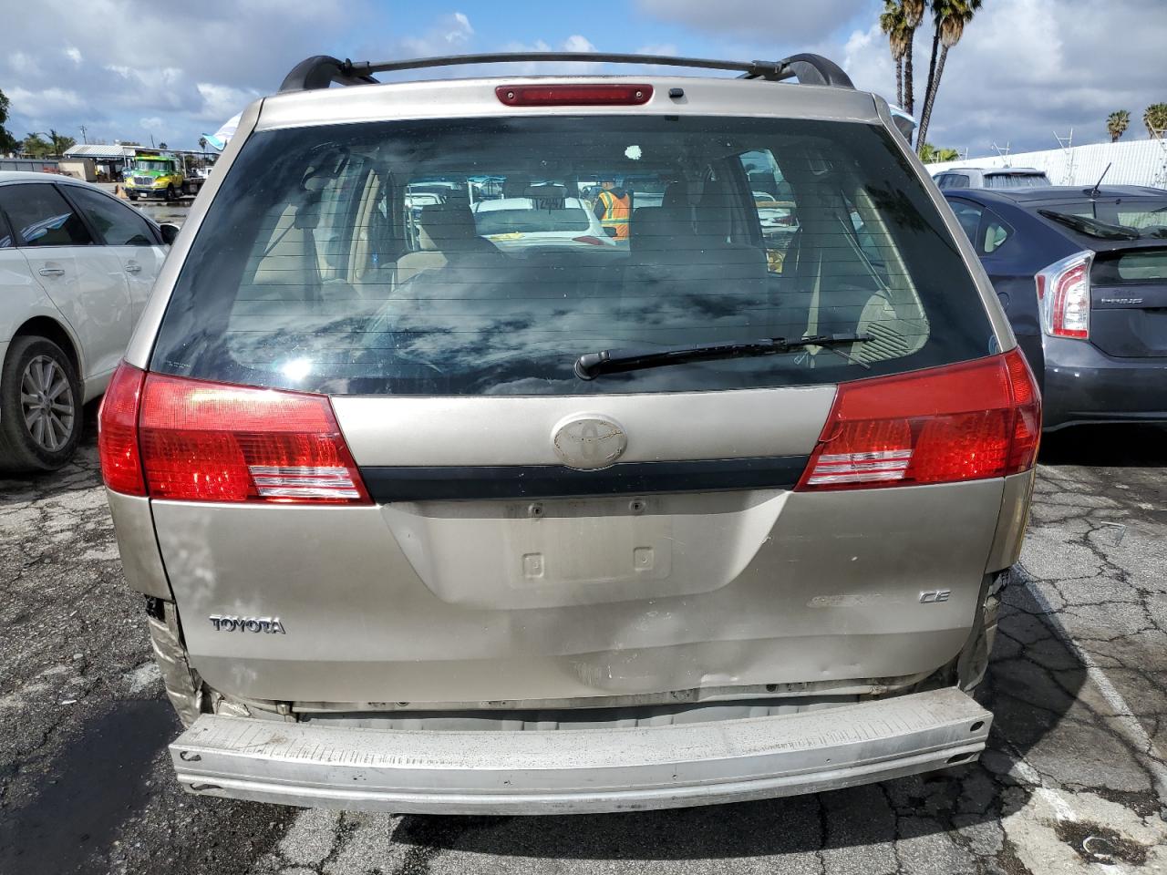 2005 Toyota Sienna - Image 6