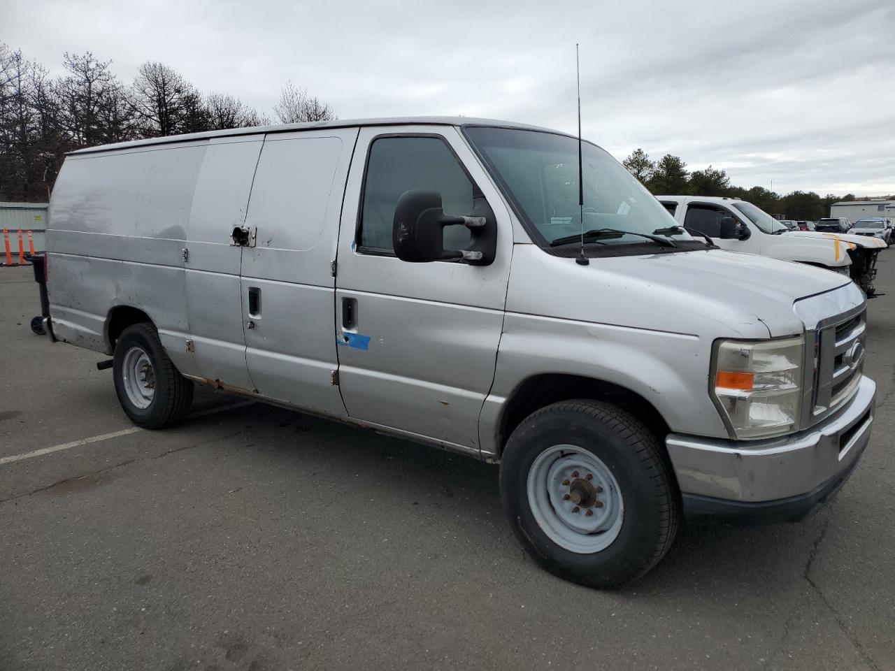 2010 Ford Econoline - Image 4