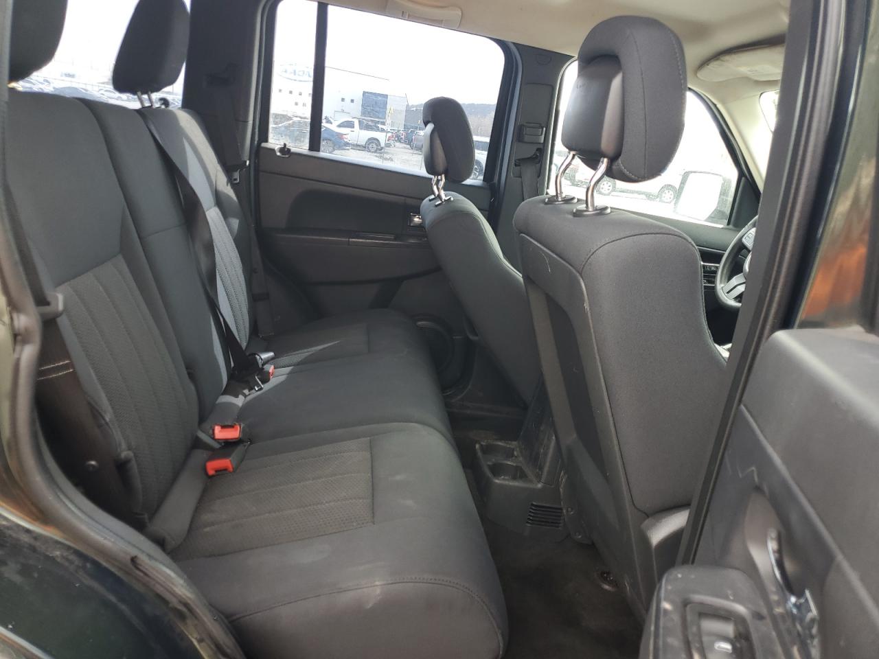 2011 Jeep Liberty (North America) - Image 11