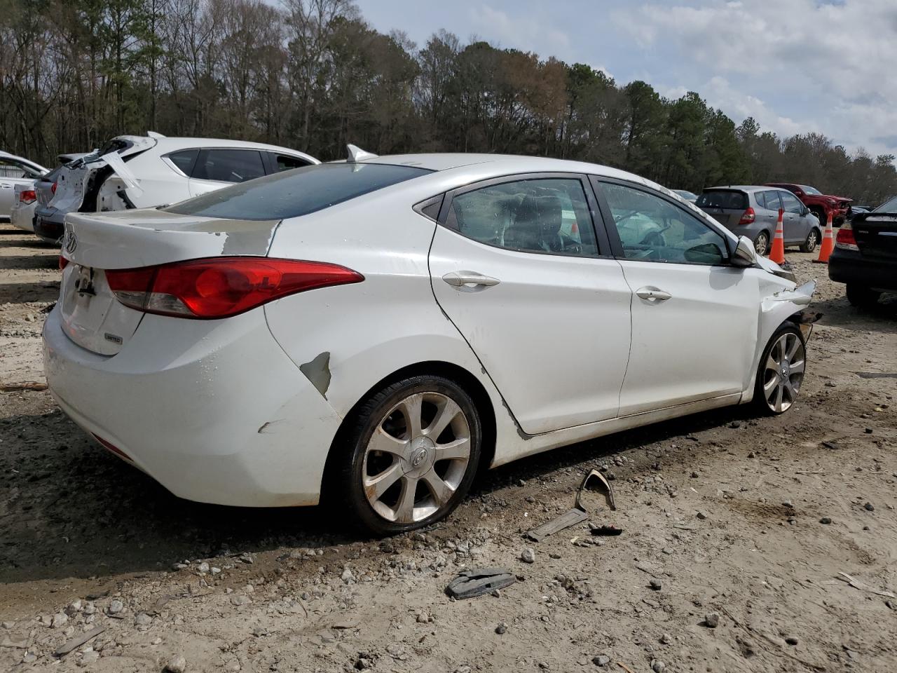 2013 Hyundai Elantra - Image 3