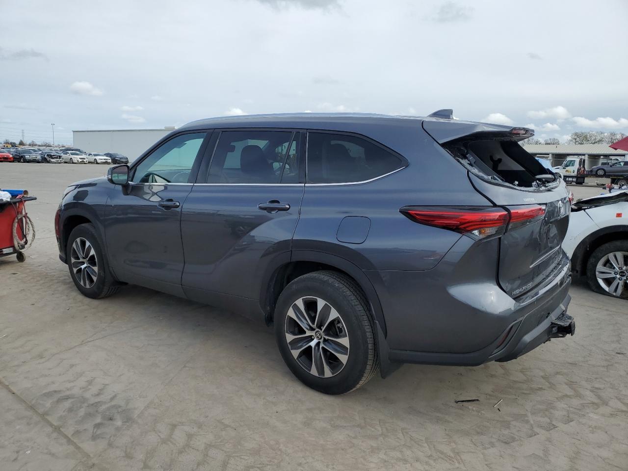 2020 Toyota Highlander - Image 2