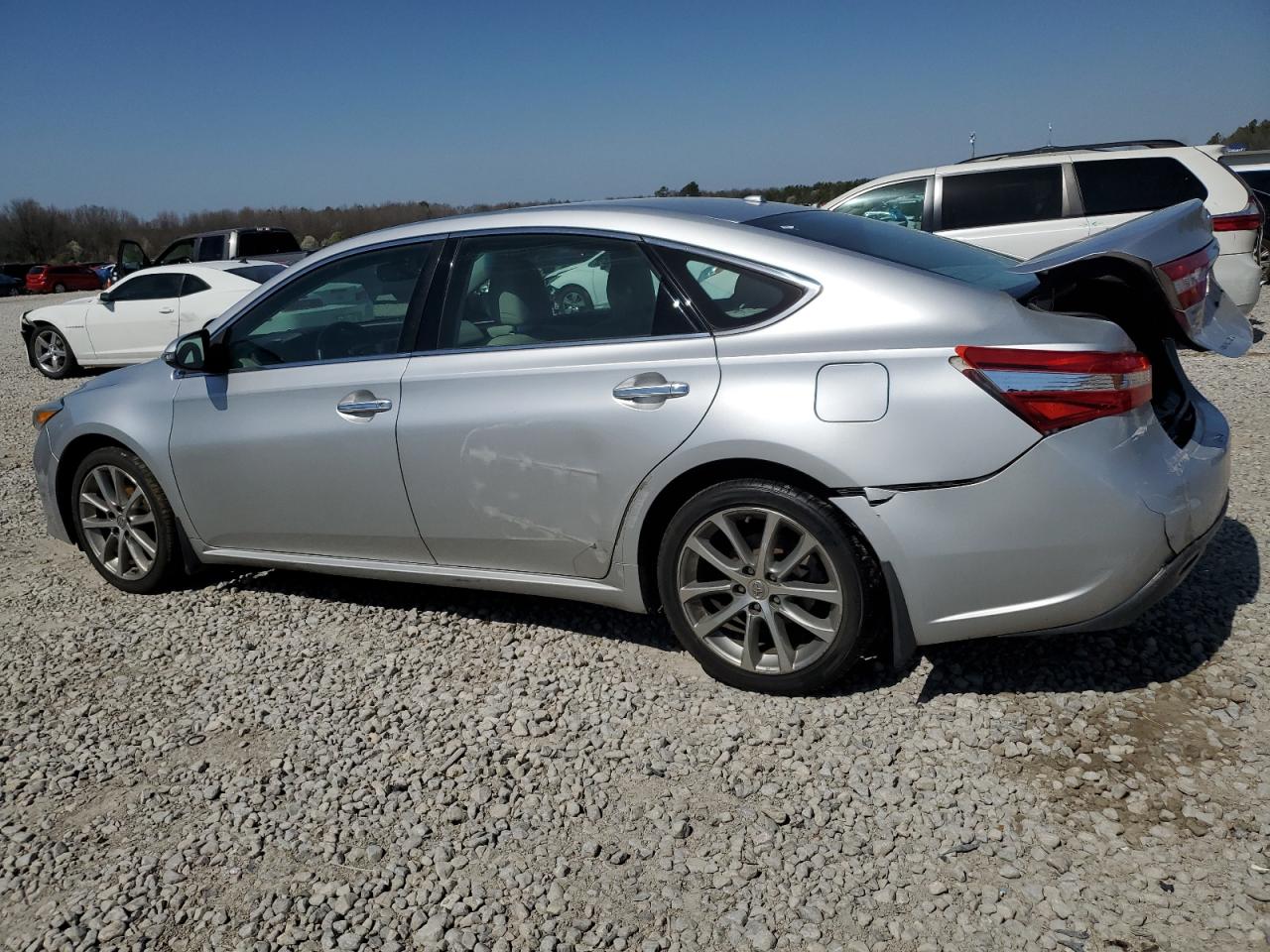 2014 Toyota Avalon - Image 2