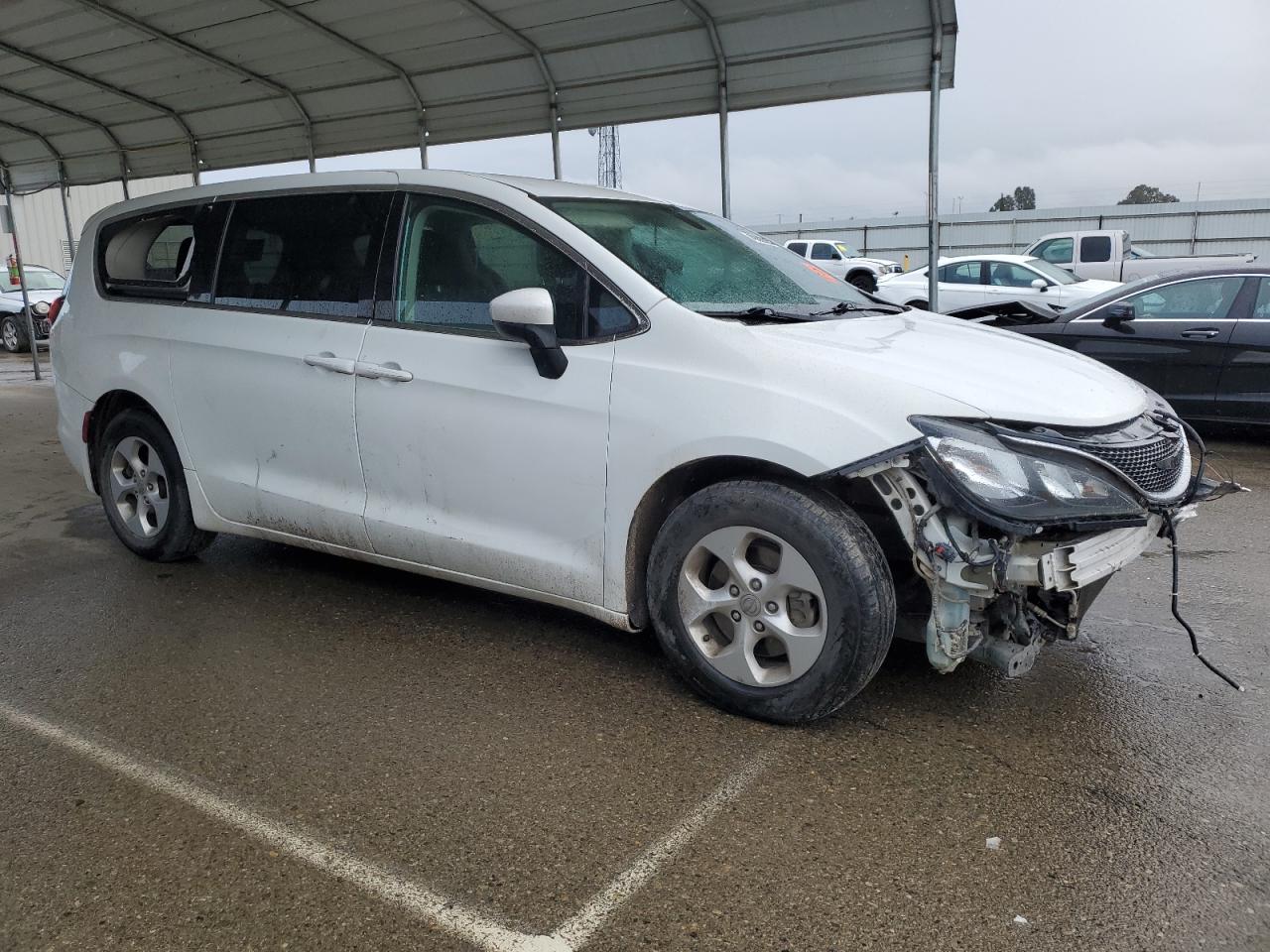 2017 Chrysler Pacifica - Image 4