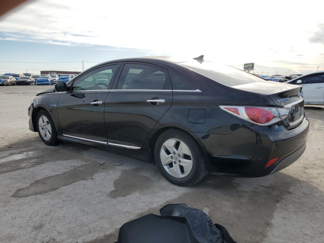 2011 Hyundai Sonata - Image 2