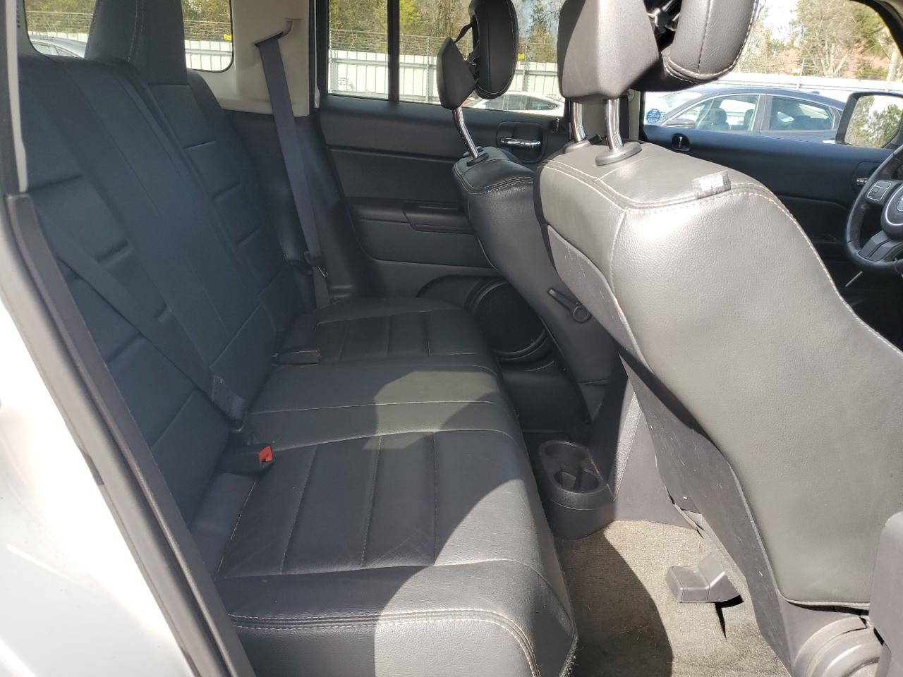 2017 Jeep Liberty (Patriot) - Image 11