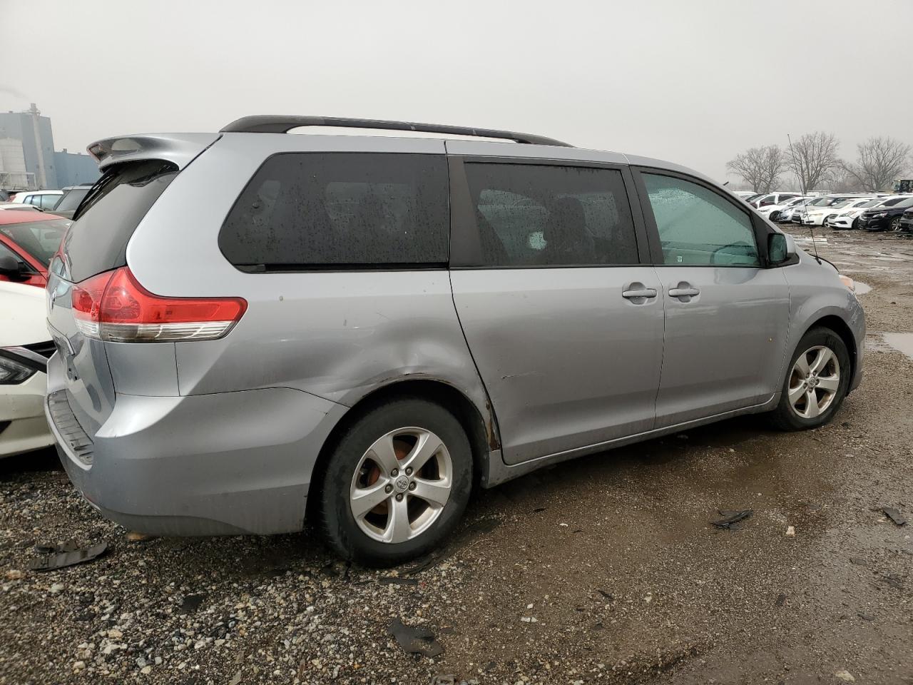 2013 Toyota Sienna - Image 3