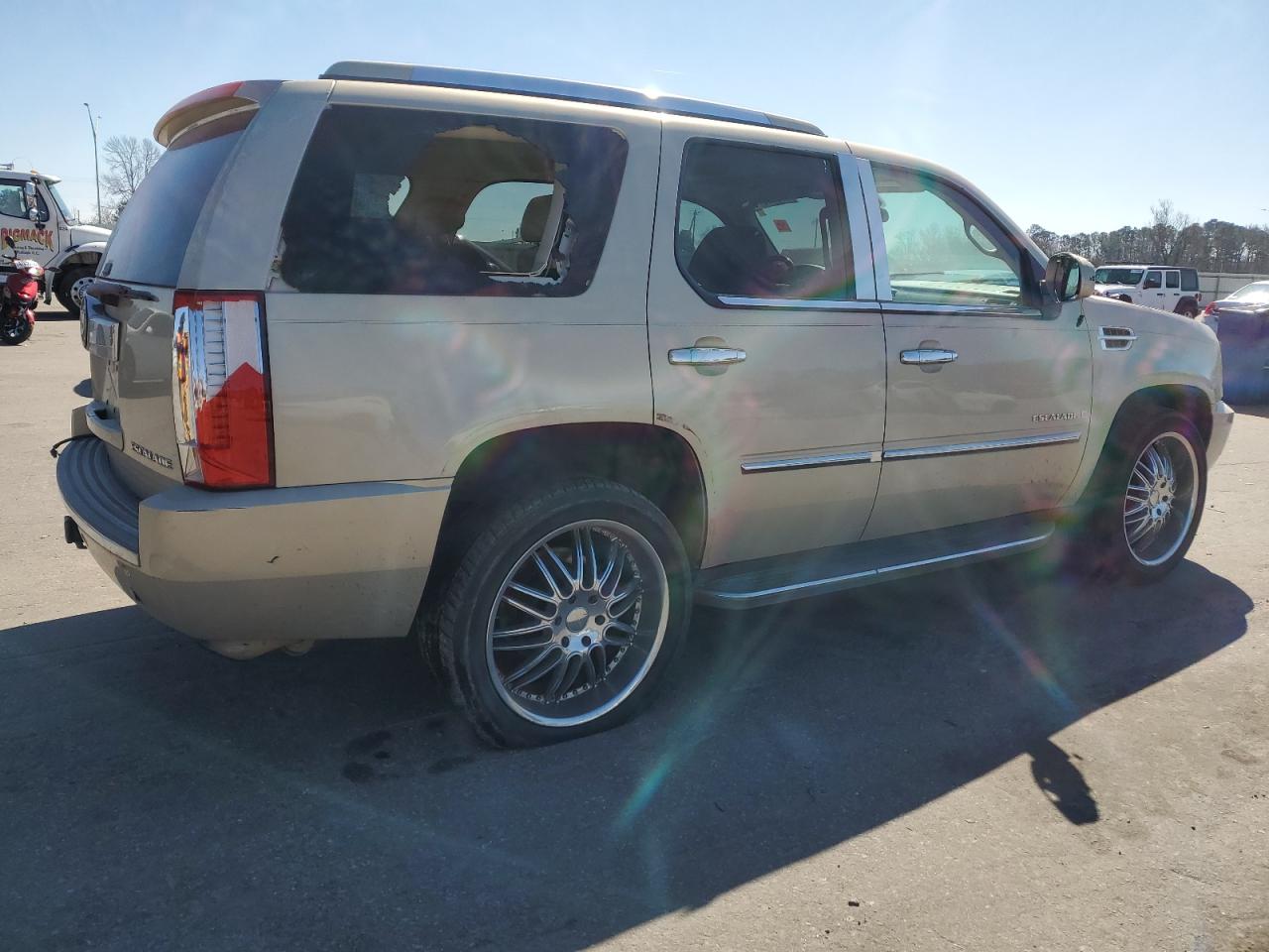 2008 Cadillac Escalade - Image 3
