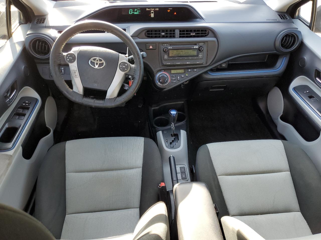 2013 Toyota Prius - Image 8
