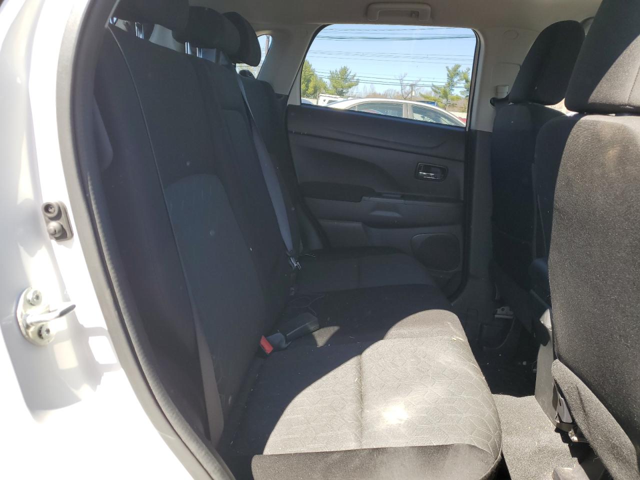 2021 Mitsubishi Outlander - Image 11