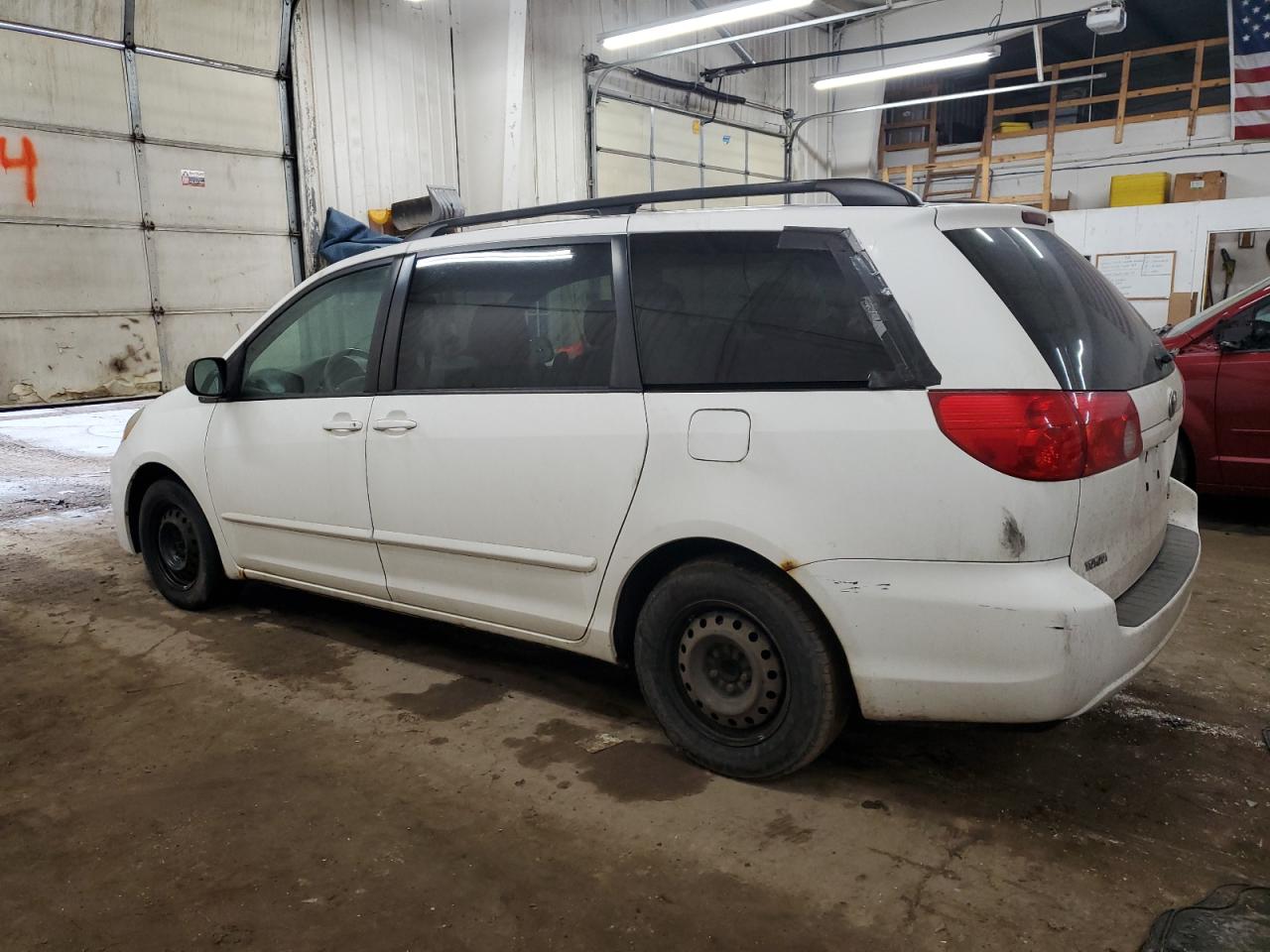 2009 Toyota Sienna - Image 2