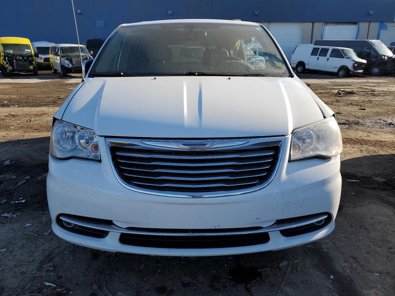 2015 Chrysler Town & Country - Image 5