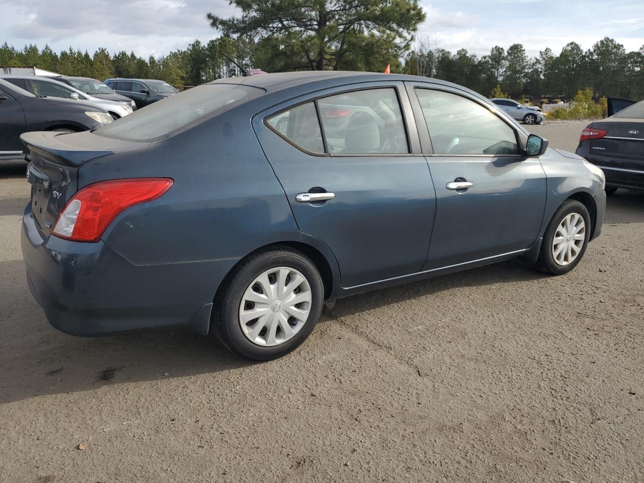 2015 Nissan Versa - Image 3