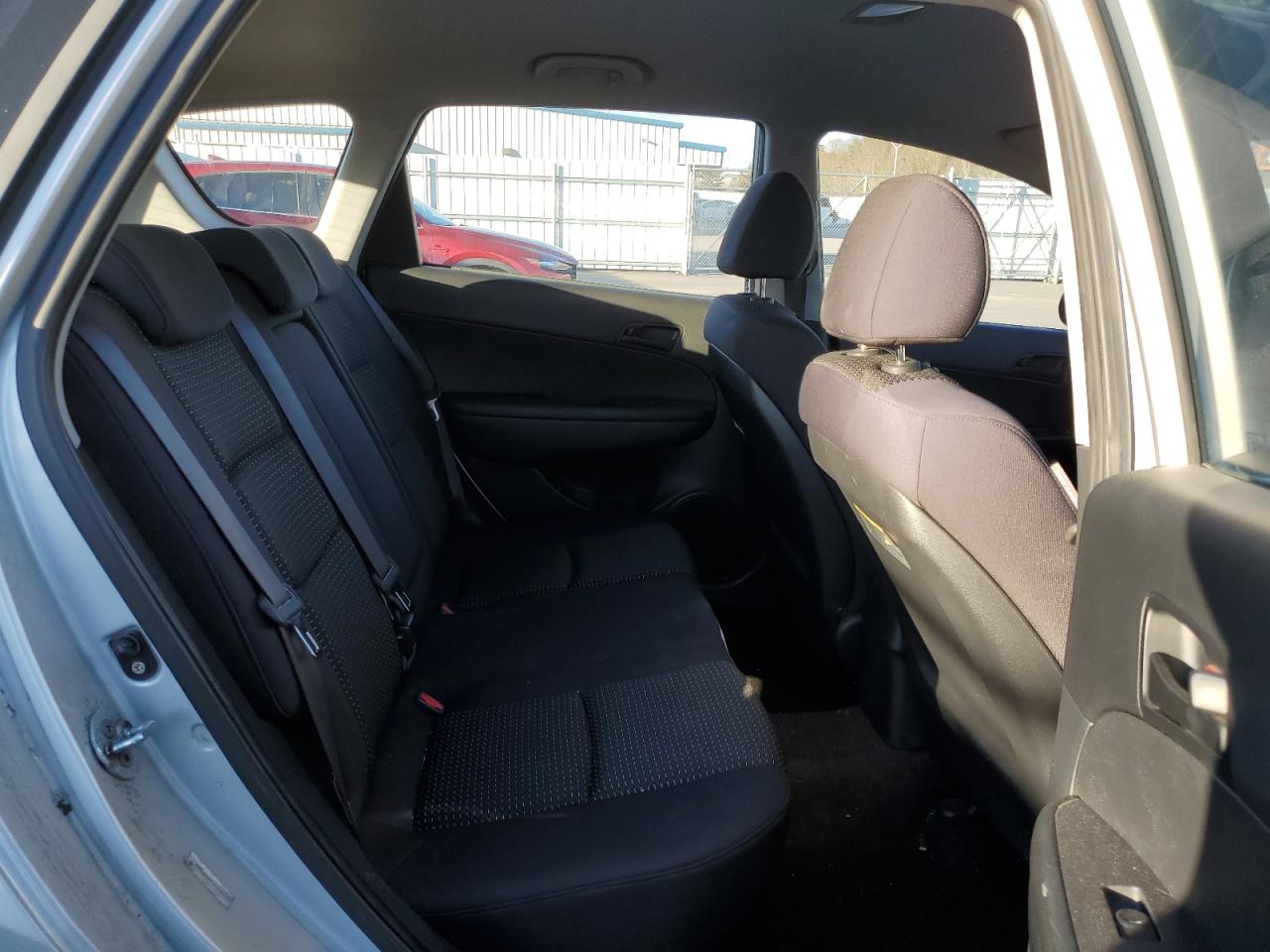 2010 Hyundai Elantra - Image 11